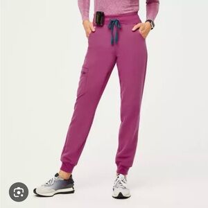 FIGS Bright Fuchsia Women’s Medium/Tall Jogger Scrub Pants In